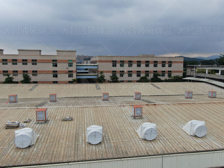 夏季炎熱，大型廠房通風(fēng)降溫設(shè)備怎么選擇呢？